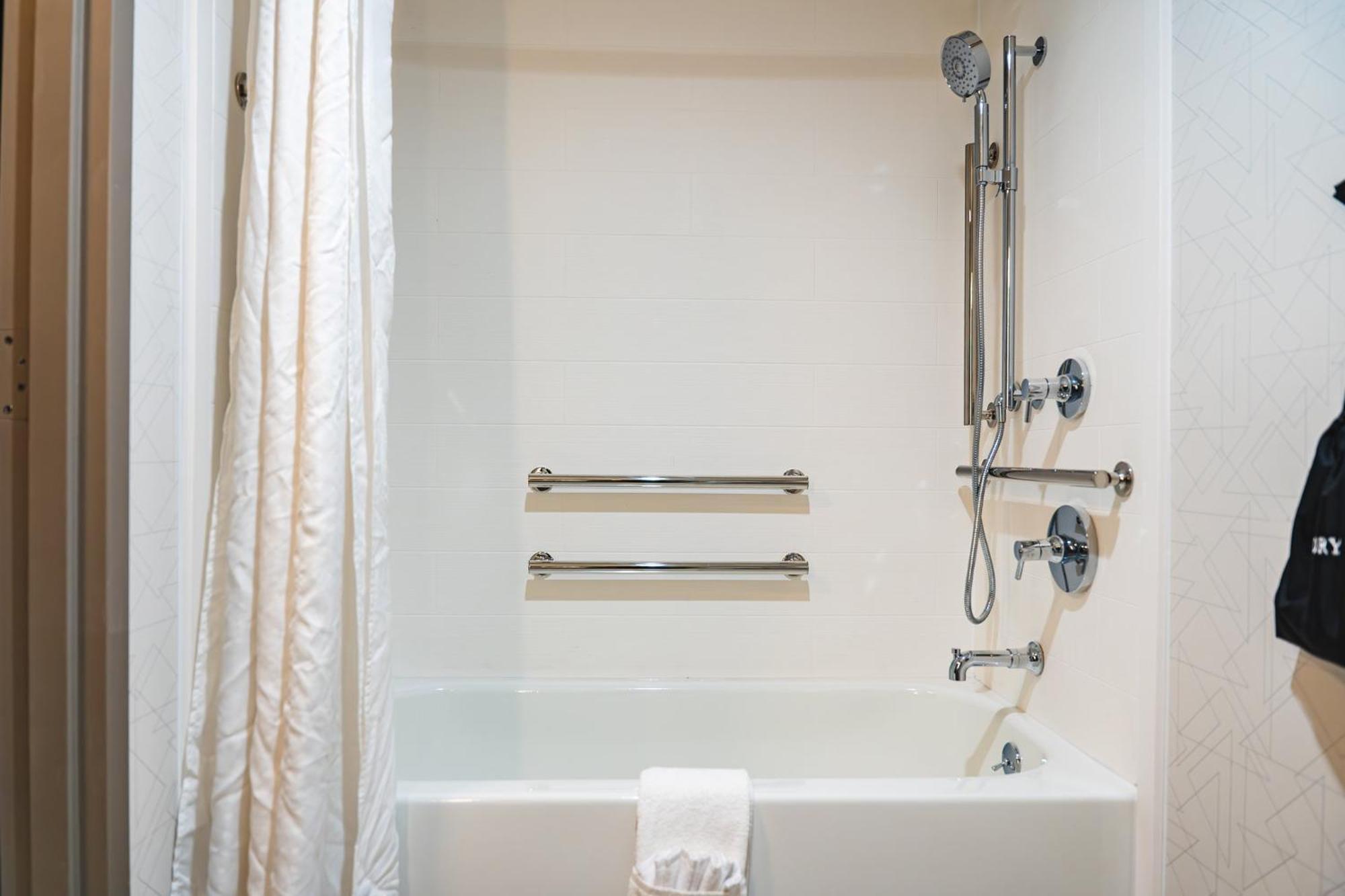 Holiday Inn Express Frazer - Malvern By Ihg Zewnętrze zdjęcie